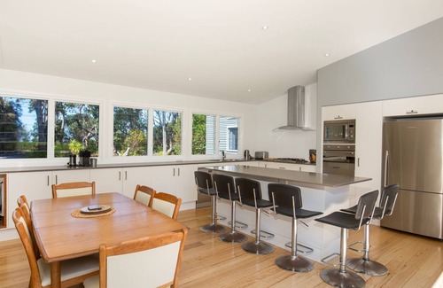 Callala Bay House | The Cabin - Waterfront with Fireplace - 5 mins to the Bay