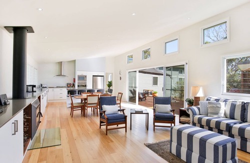 Callala Bay House | The Cabin - Waterfront with Fireplace - 5 mins to the Bay