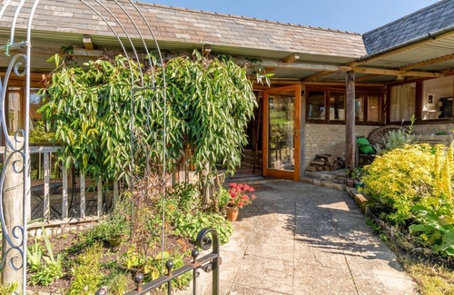 Andoversford Cottage | The Calf Pens - pet friendly, near Andoversford