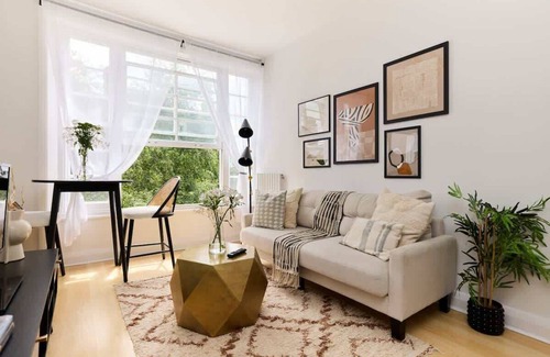 Cantelowes Apartment | The Camden Hideout - Modish and Bright 2BDR Flat