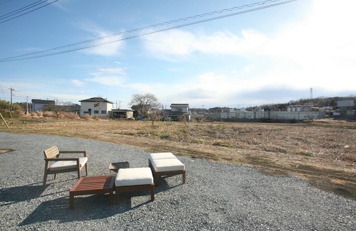 Higashimatsuyama Cottage | The Camping Yard Higashi Matsuyama" - BBQ, campfires, and tents available for overnight stays.