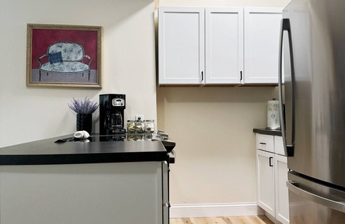 Evansville Apartment | The Cardinal 810 A/KING 1BD/1BA Apt