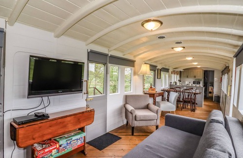 Pattiswick Cottage | THE CARRIAGE AT HIGH BARN HERITAGE, with a garden in Halstead