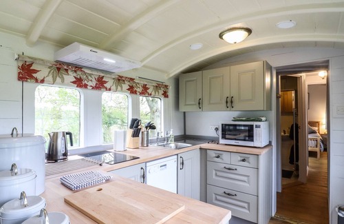 Pattiswick Cottage | THE CARRIAGE AT HIGH BARN HERITAGE, with a garden in Halstead