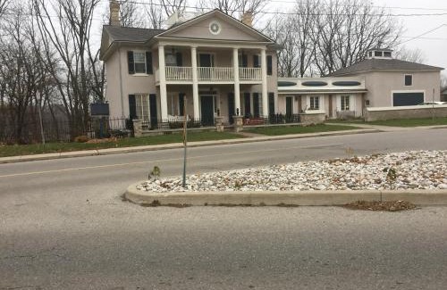 Paris Apartment | The Carriage House Flat - Downtown Paris Canada