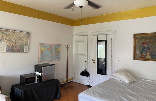 Central Park North Apartment | THE CASTLE 351 HARLEM BROWNSTONE minutes from Apollo, Sylvias & Morningside Park