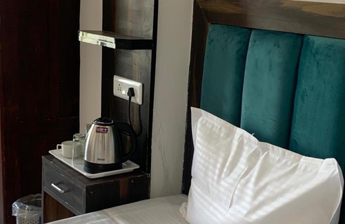 Kufri Hotel | The Castle