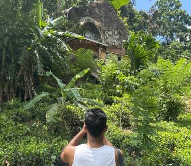 Yatiyantota Hotel | The Cave