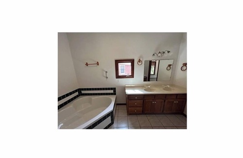 Waco House | The Chalk Bluff Lodge