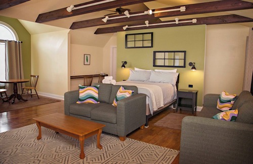 Hammondsport Apartment | The Champlin Carriage House