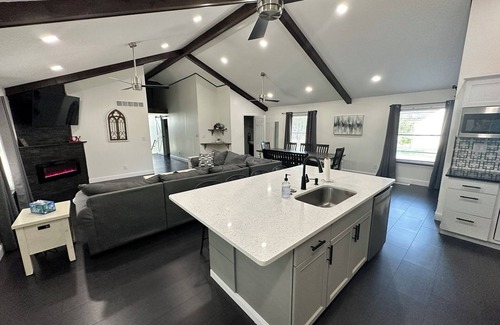 Ashtabula House | The Chapel- Beaches, GOTL, Historic Harbor