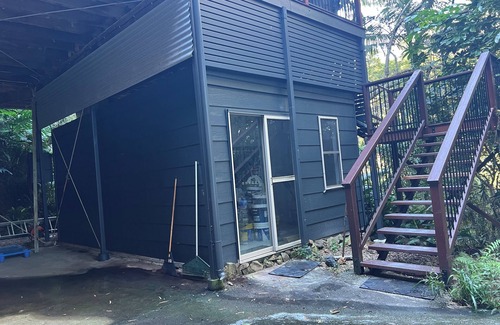 Currumbin Valley House | The Charcoal Chalet