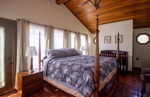 Bloomington House | The Chateau