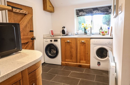 Stretton on Fosse Cottage | THE CHEESE ROOM, pet friendly, with a garden in Stretton-On-Fosse
