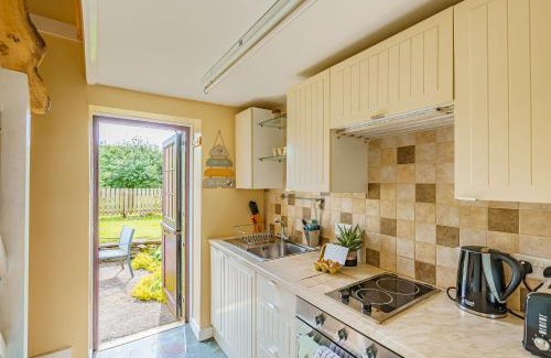 Kirkcudbright Apartment | The Cheeseloft - Spacious one bed with terrace