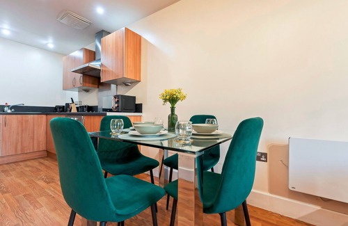 Theatreland Birmingham Apartment | The China Town Suite