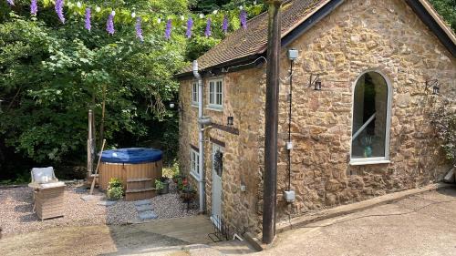 Blaisdon House | The Cider Press at Deep Filling Farm, woodland luxury