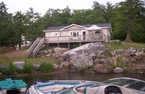 Hammond Cottage | ' The Cindy' Thousand Island Cottage