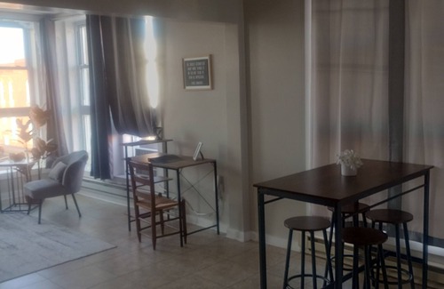Fairfield Apartment | The Citadel -Best View in Town Modern Condo 7min Off I-64