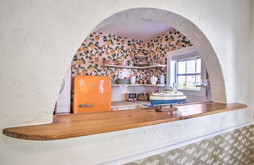 Palm Beach - West Palm Beach Villa | The Citrus Cottage, Sleeps 16! Heated Saltwater Pool, Fire Pit! Fabulous Decor!