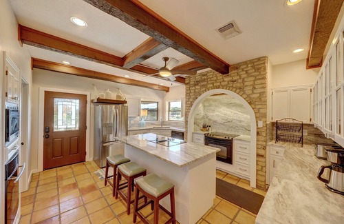 Hunt House | "The Cliff House" Riverfront with incredible views! Sleeps 18!