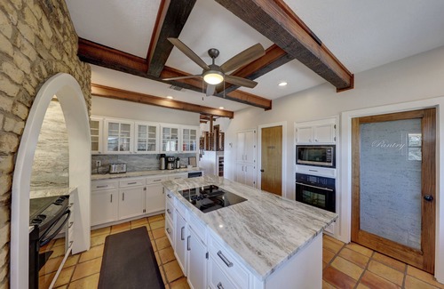 Hunt House | "The Cliff House" Riverfront with incredible views! Sleeps 18!