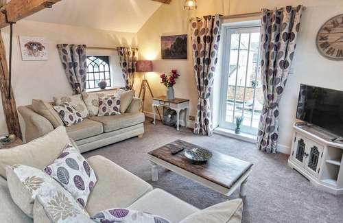 Wirksworth Cottage | THE COACH HOUSE, pet friendly, with a garden in Wirksworth