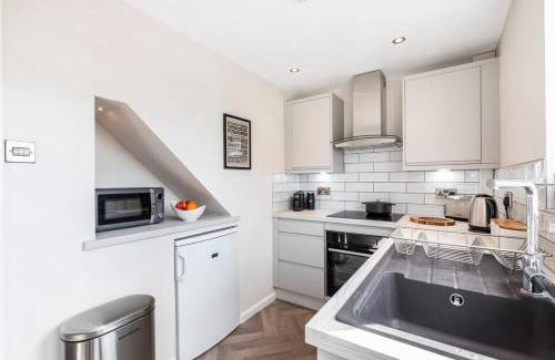 Skipton House | 'The Cobbles' - central, stylish, garden, views