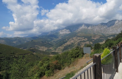 Cobena House | The Cobeña Viewpoint. 60 m house. with beautiful views of the Picos de Europa.