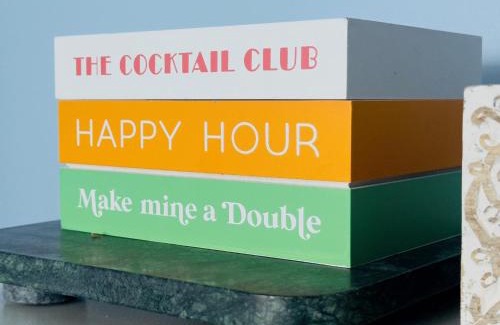 Sandusky Hotel | The Cocktail Cabin! 2 Miles to Cedar Point