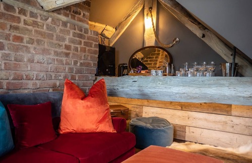 Nantwich Cottage | The Cocktail Lounge - sleeps 2 guests in 1 bedrooms
