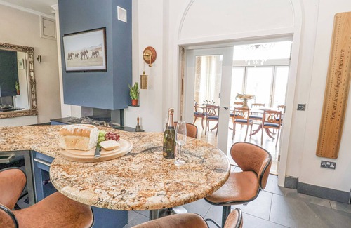 Saint Asaph Cottage | THE COLONNADE, pet friendly, character holiday cottage in Trefnant