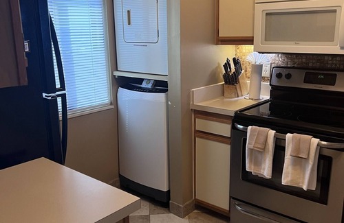 Northeast Virginia Beach Resort | The Colony Condominiums Oceanfront Unit with Amazing Oceanfront Balcony