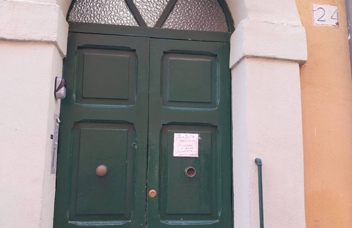 Civitavecchia Apartment | "The colorful house" of the ghetto in a palace of the 700s