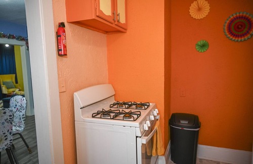 East Cleveland Apartment | The Colorful Retreat | Themed | Sleeps 8