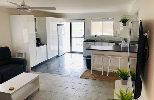 Greenwell Point House | "The Comarong" 3 Bedroom home with views at Greenwell Point. Short walk to water