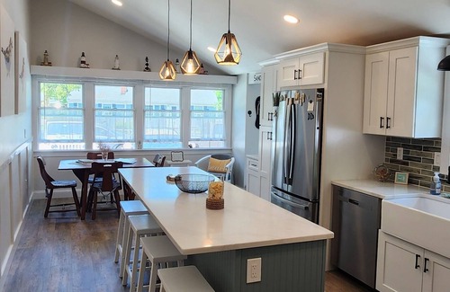 Bass River House | The Comforts of Home with Cape Cod Charm, central air, Walk to Beach! Wi-Fi