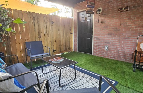 Fayetteville House | The Common Room- 1 Room+ full bath in Fayetteville with WiFi, AC, laundry.