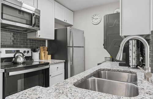 Walden on Lake Conroe Condo | The condo is next to a golf course, 4 min drive lake access and Margaritaville