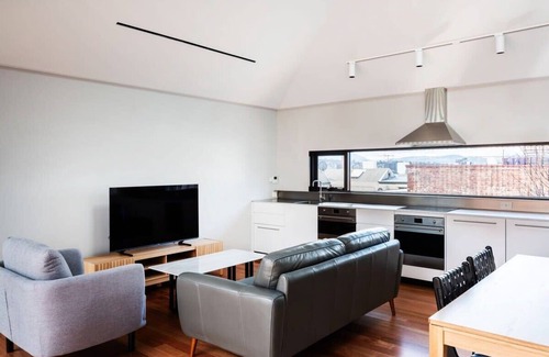 Hobart Central Business District House | The Conservatory Summ