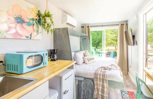Johnson City House | The Container Retreat @ 290 Wine Trail #7 Groups welcome!
