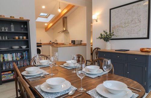 Erlestoke Cottage | THE COOK HOUSE, with a garden in Great Cheverell