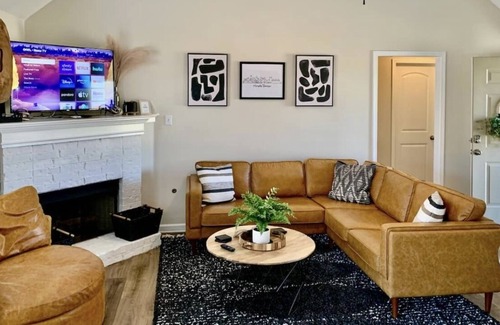 Cordova House | The Corner at Wolfchase - Boho Modern 4 BR w/ Garage and Huge Backyard