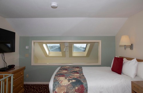 Dennis Port Hotel | The Corsair & Cross Rip Oceanfront