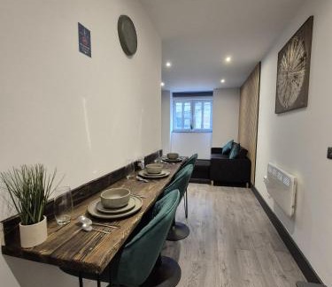 Bradford Apartment | The Cotswold Escape 14 - City Centre