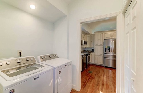 West Ashley House | The Cottage at DuPont. Privacy and Space in a Park-like Setting.