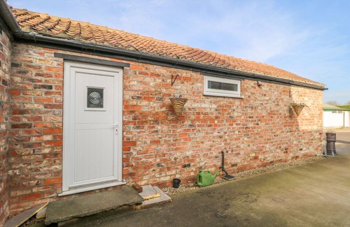York Cottage | THE COTTAGE AT MANOR FARM, romantic, with a garden in York