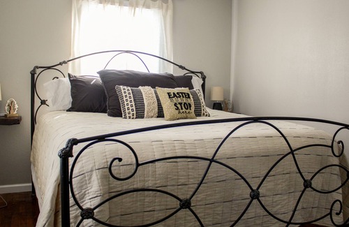 Merriam Woods Cottage | The Cottage at Willow Hill- Minutes from Branson!