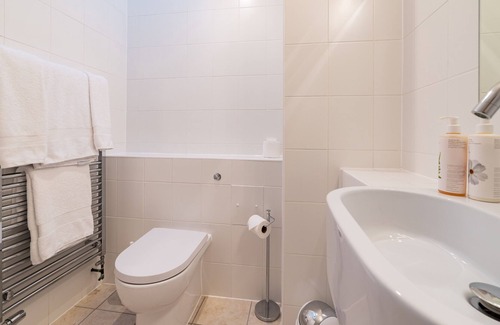 Hurstbourne Tarrant House | The Cottage -Bungalow Ensuite + Patio
