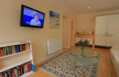 Hankerton Apartment | The Cottage Hankerton Priory